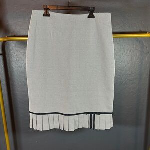 Chic Gray Pleated Skirt